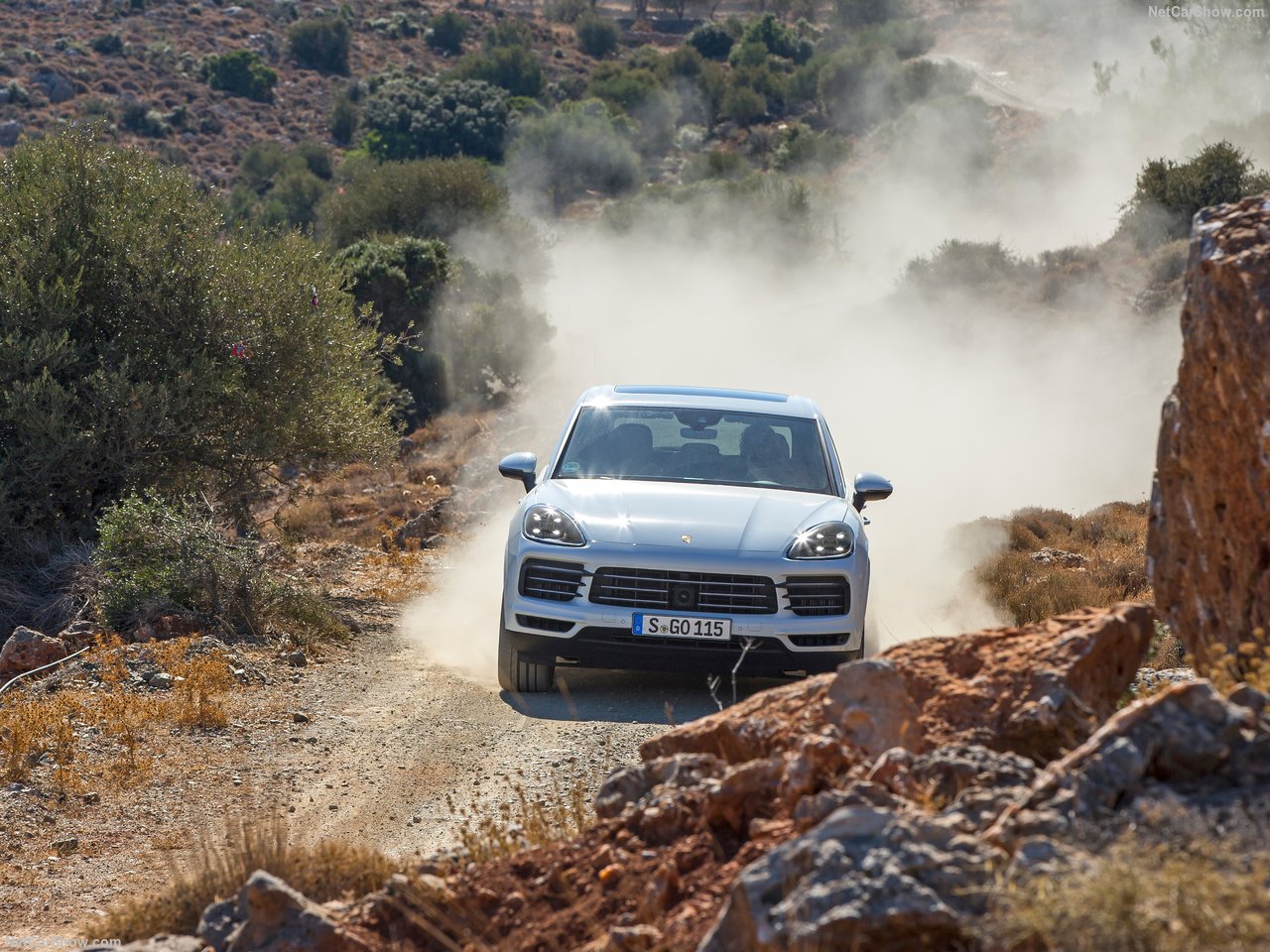 Porsche Cayenne 2020: премиальный кроссовер с просторным салоном, роскошным оснащением и мощным моторным рядом