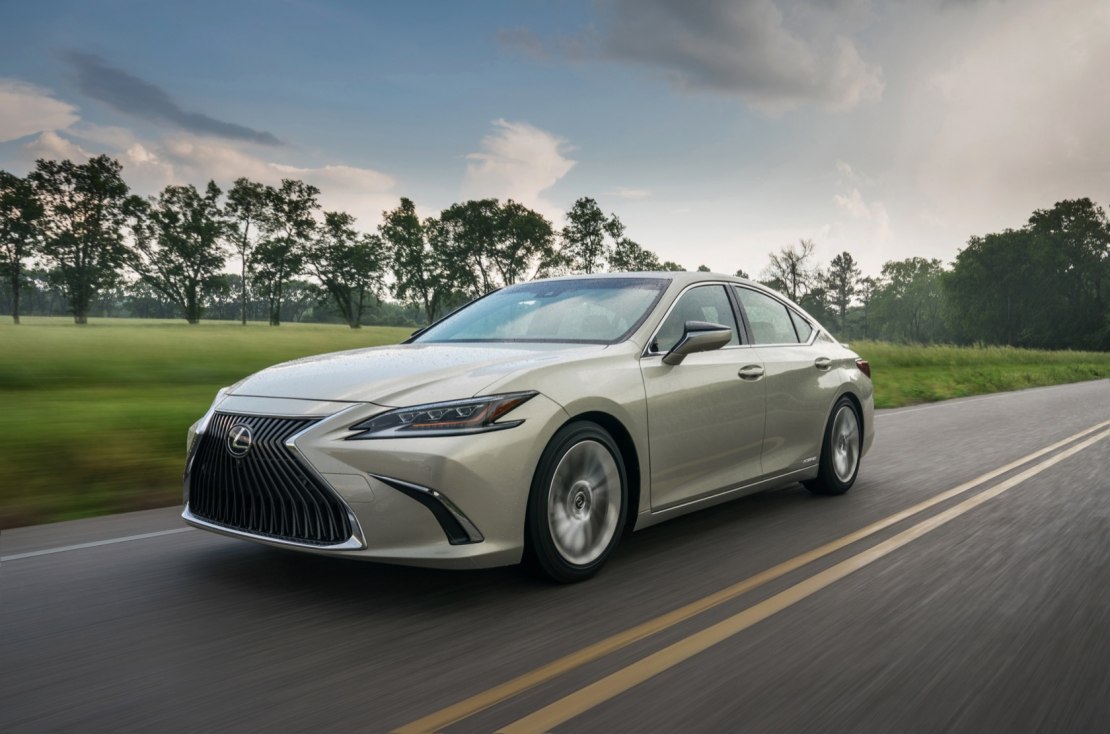 Lexus ES 2019 года: расширенные комплектации и современные технологии